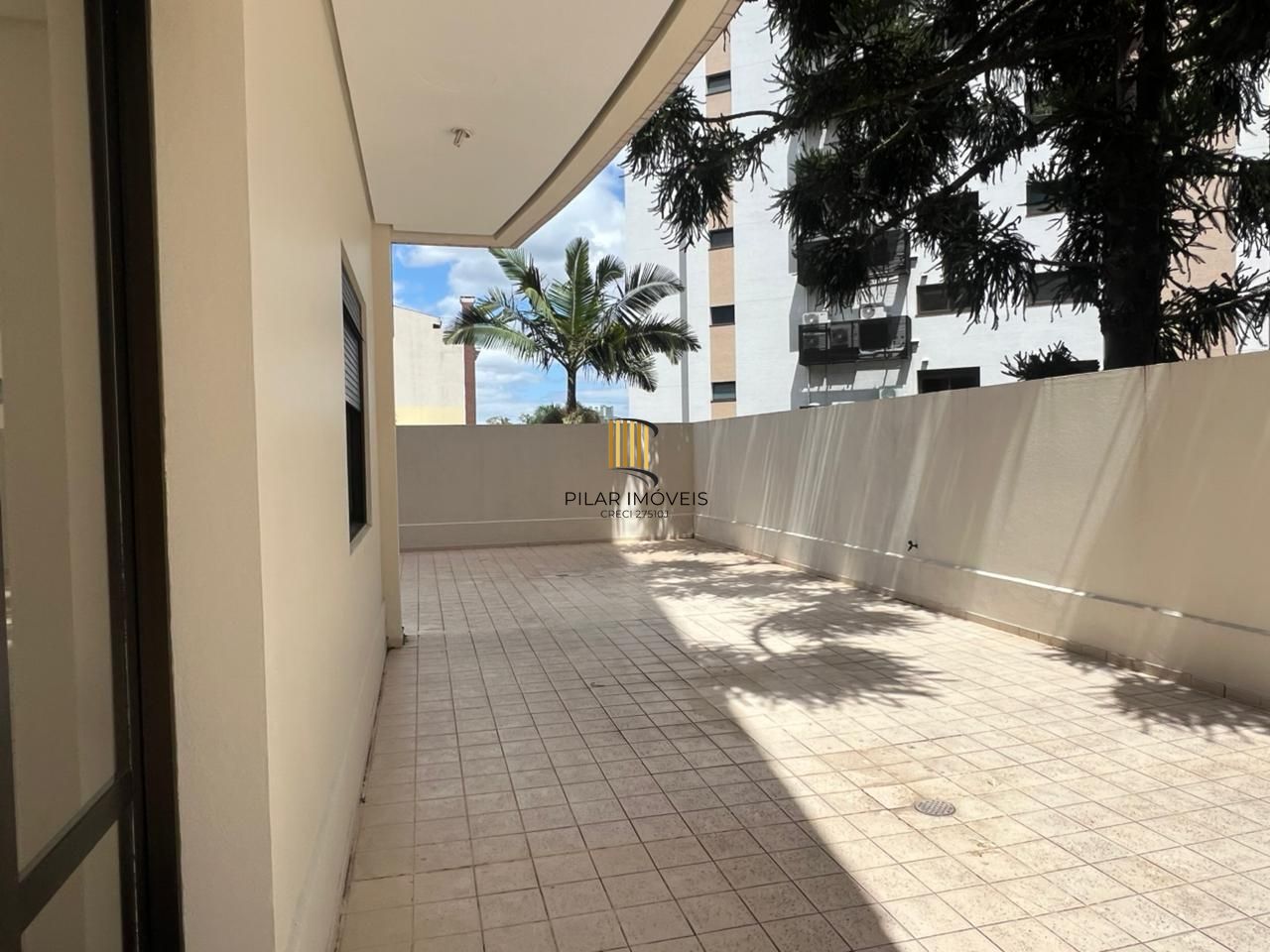 Apartamento a venda de 105 m2 2 dormitórios sendo 1 suíte e 2 vagas individuais no bairro Petrópolis.