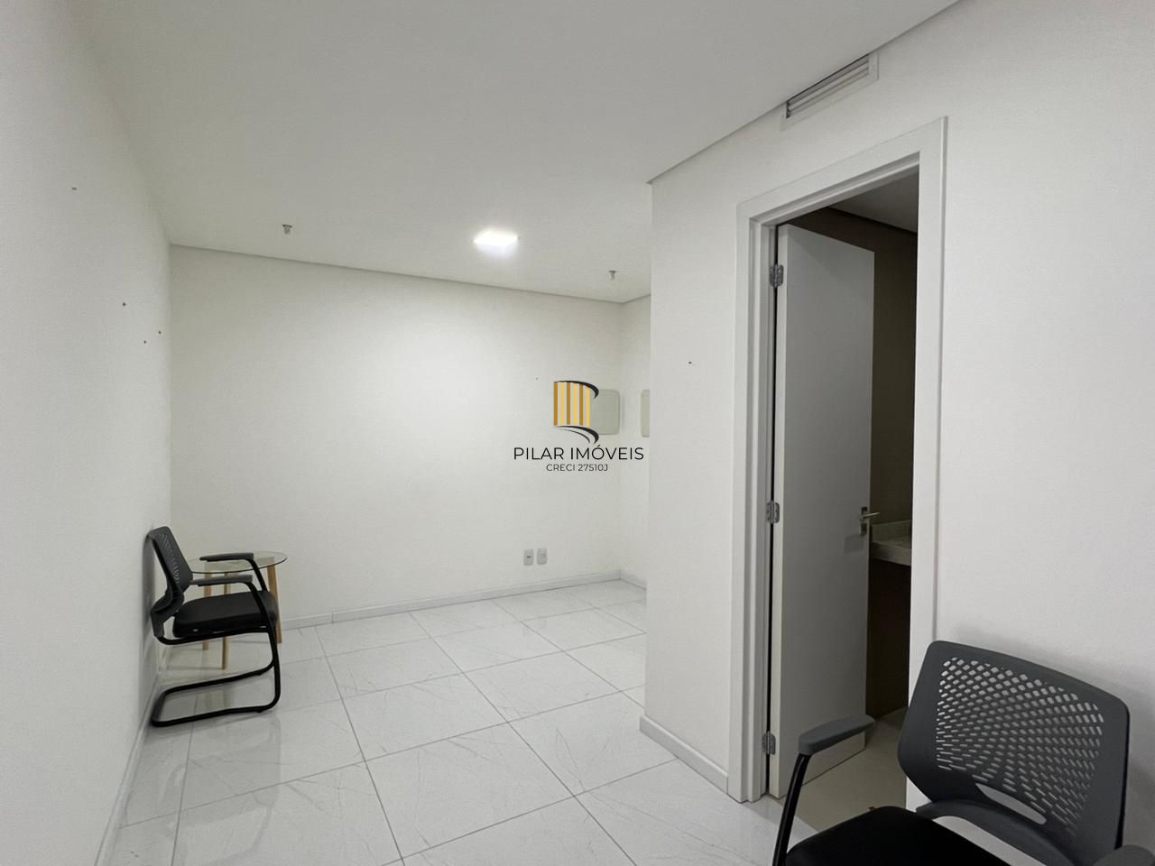 Sala comercial com 44 m2 a venda no Trend Nova Carlos Gomes.