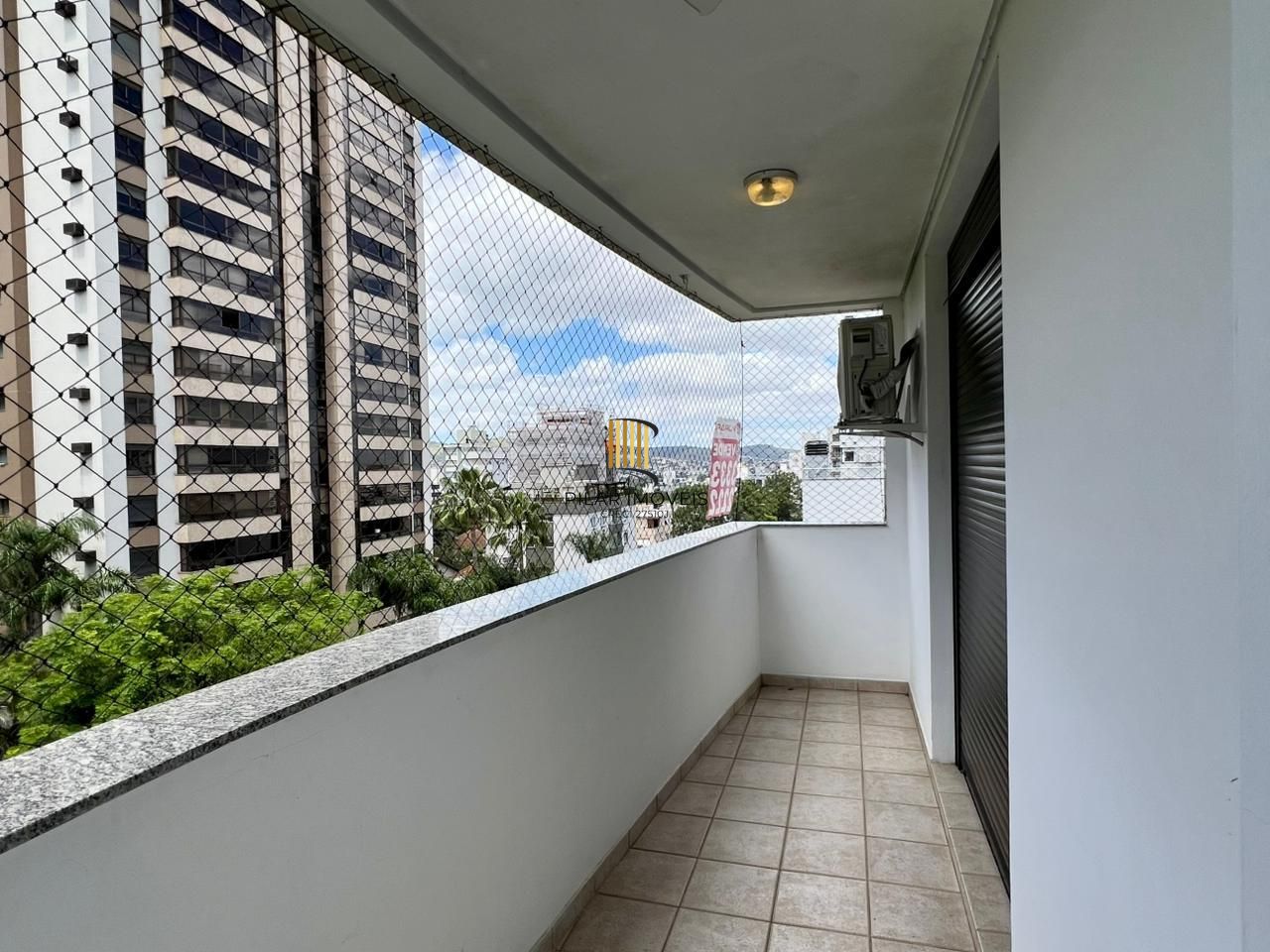 Apartamento a venda de 105 m2 2 dormitórios sendo 1 suíte e 2 vagas individuais no bairro Petrópolis.