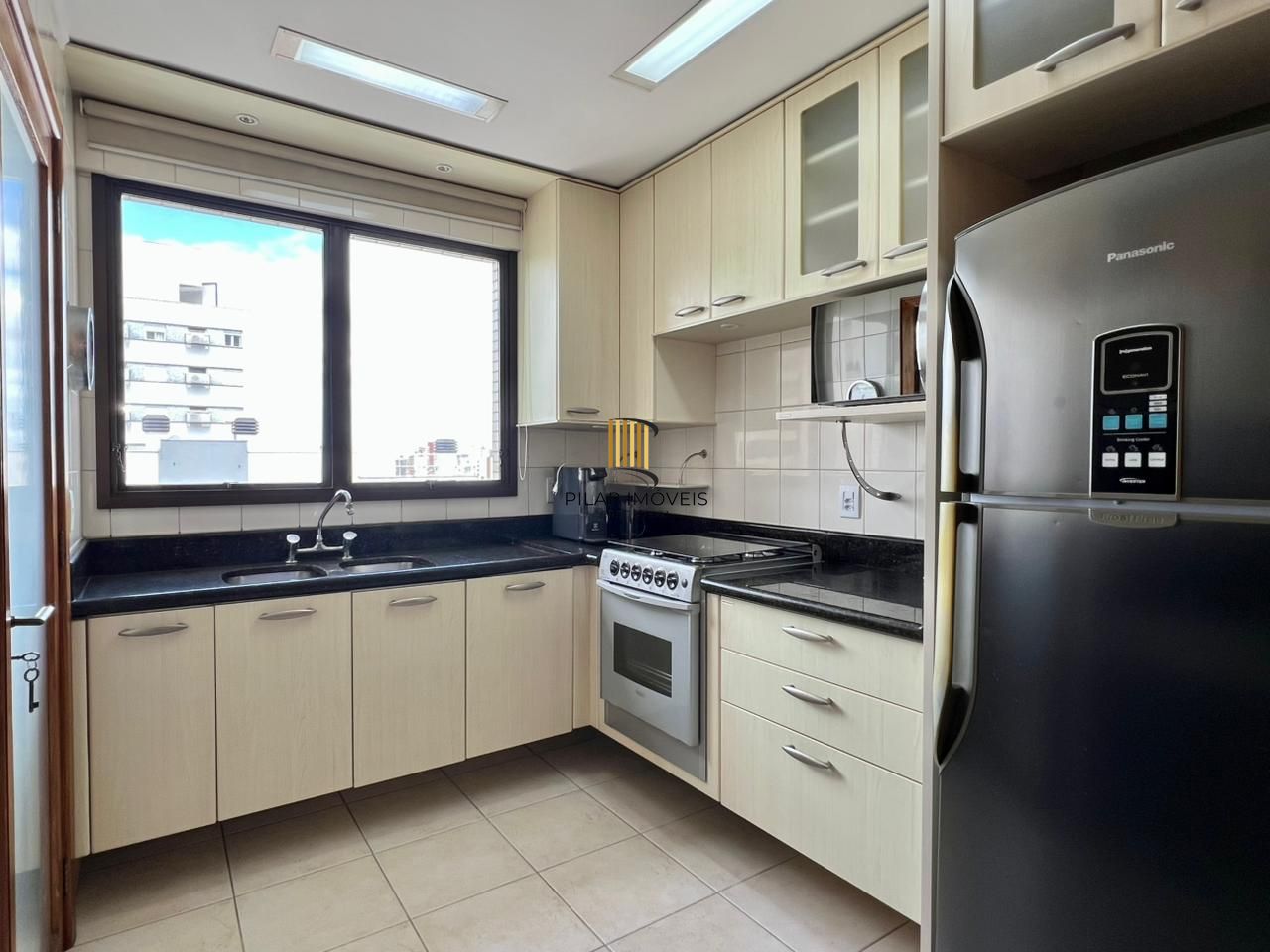 Apartamento a venda de 105 m2 2 dormitórios sendo 1 suíte e 2 vagas individuais no bairro Petrópolis.