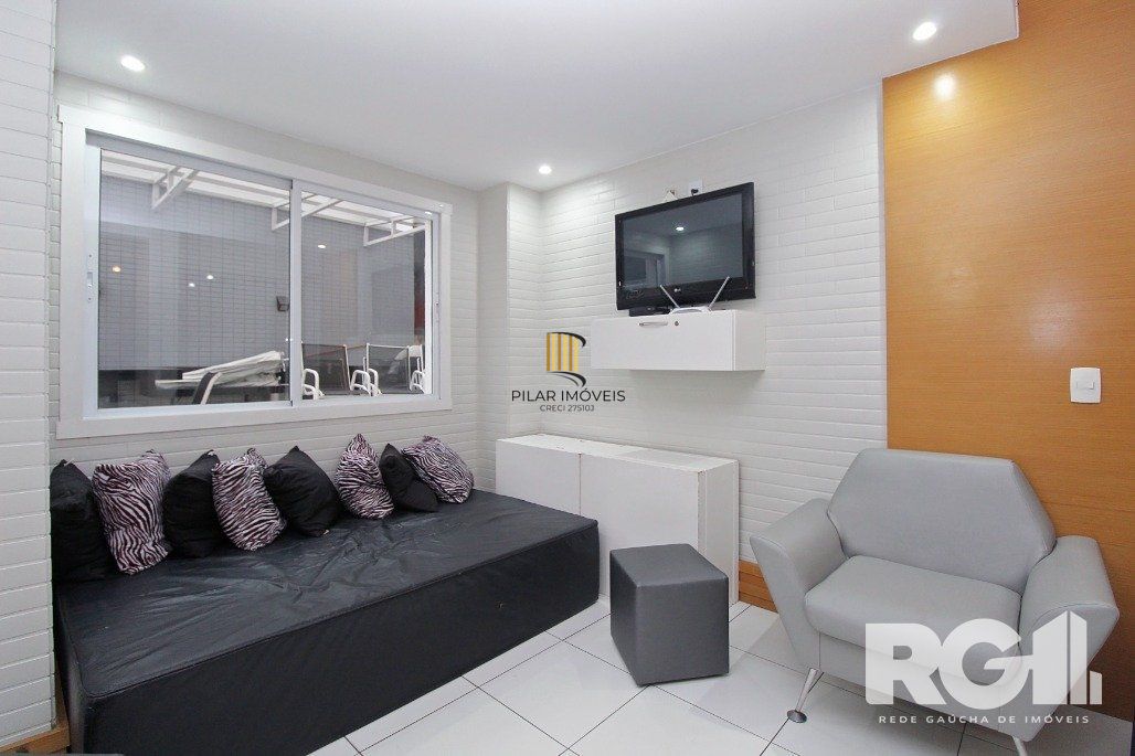 Apartamento de 1 dormitório com suíte americana, 1 vaga de garagem coberta Mobiliado e decorado.