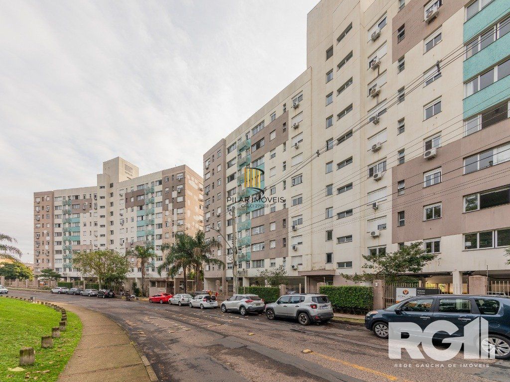 Apartamento de 65 m2 com 3 dormitórios sendo 1 suíte e 1 vaga no bairro Azenha.