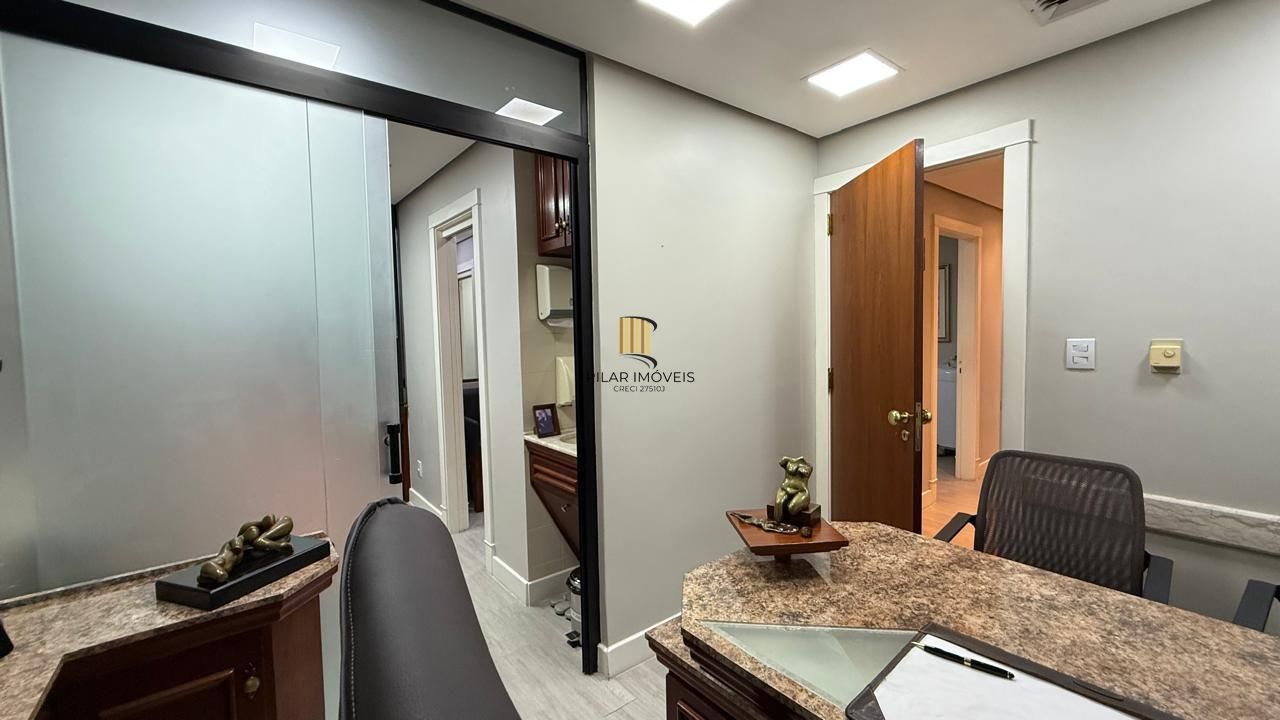 Espetacular Clínica de Cirurgia Médica toda montada à venda na Av. Carlos Gomes em Porto Alegre