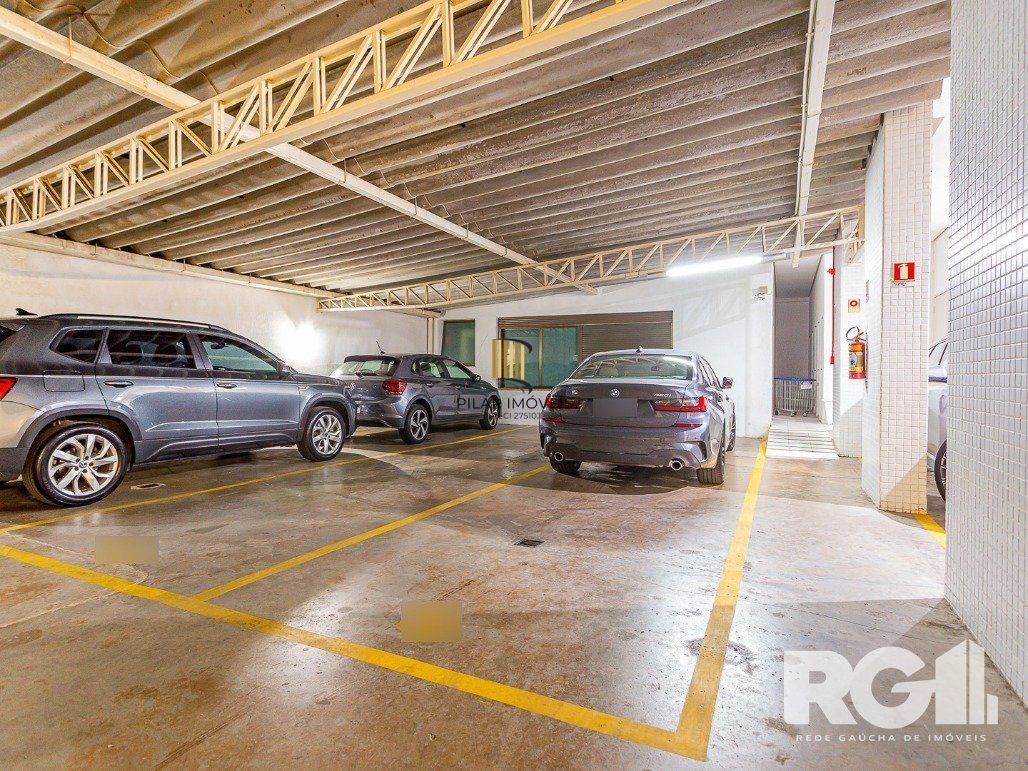 Apartamento semimobiliado, 167 m², 3 suítes e 3 vagas de garagem no bairro Bela Vista.