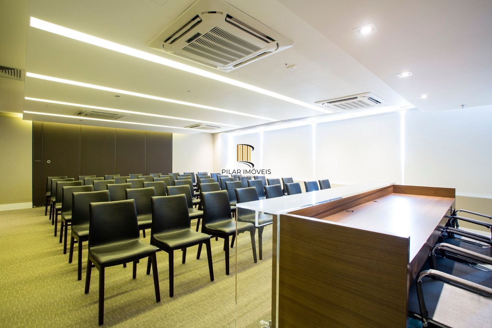 Sala comercial com 44 m2 a venda no Trend Nova Carlos Gomes.