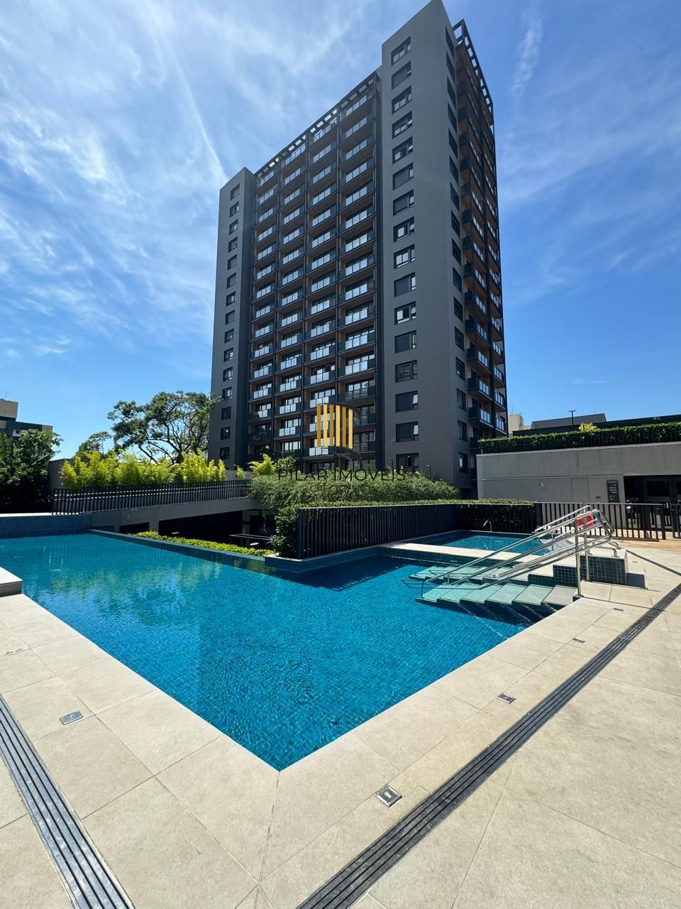 Apartamento de 42 m2 para alugar com 1 suíte, lavabo, churrasqueira e vaga no bairro Boa Vista em Porto Alegre.