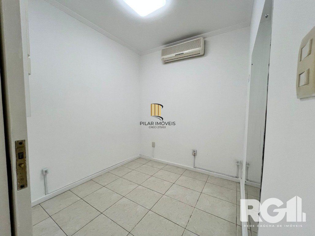 Loja térrea em condomínio de 45 m2 com vaga para alugar no bairro Floresta.