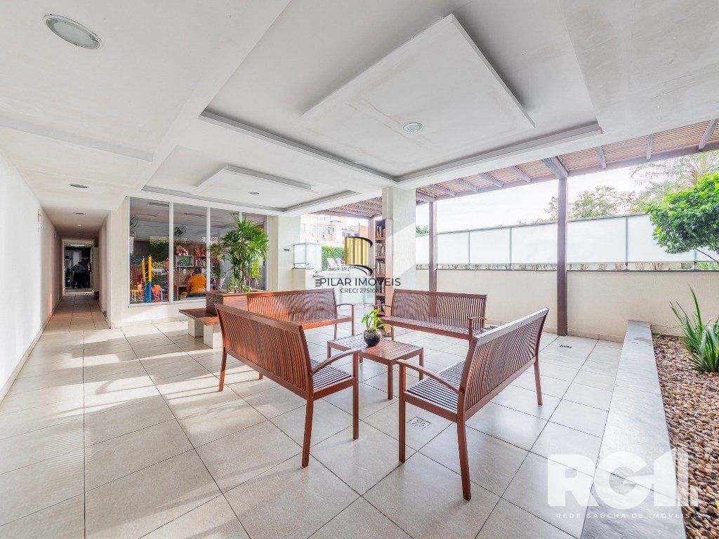 Apartamento de 65 m2 com 3 dormitórios sendo 1 suíte e 1 vaga no bairro Azenha.