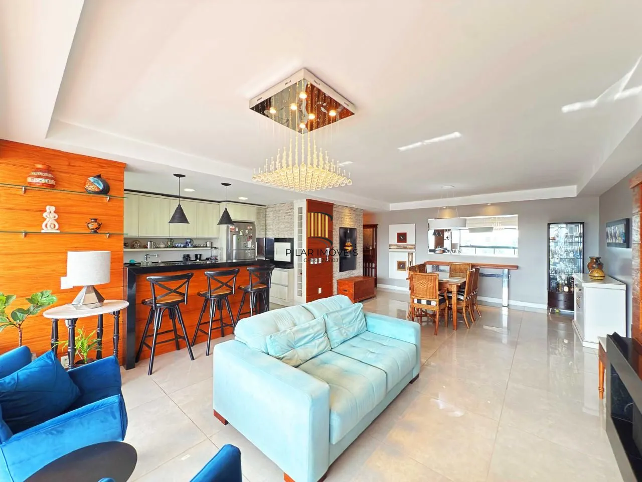 Apartamento de 3 suítes com 3 vagas, 136 m2 próximo ao Shopping Iguatemi.