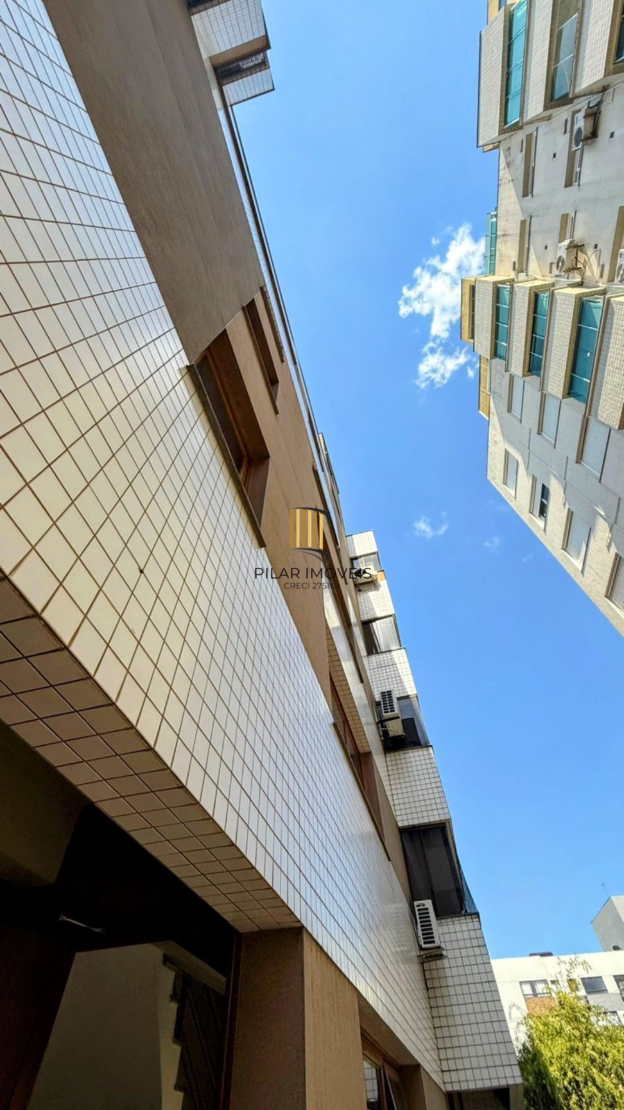 COBERTURA À VENDA c/ 168m2, 3 dormitórios, 1 suíte, 2 vagas de garagem, Passo da Areia, Porto Alegre !!