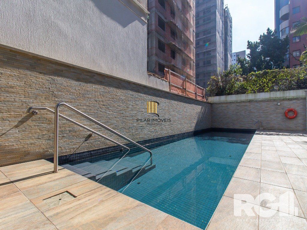 Belíssimo apartamento todo decorado por arquiteto. Apartamento com 170 m2, 3 suítes, sendo 1 suíte máster no bairro Petrópolis.
