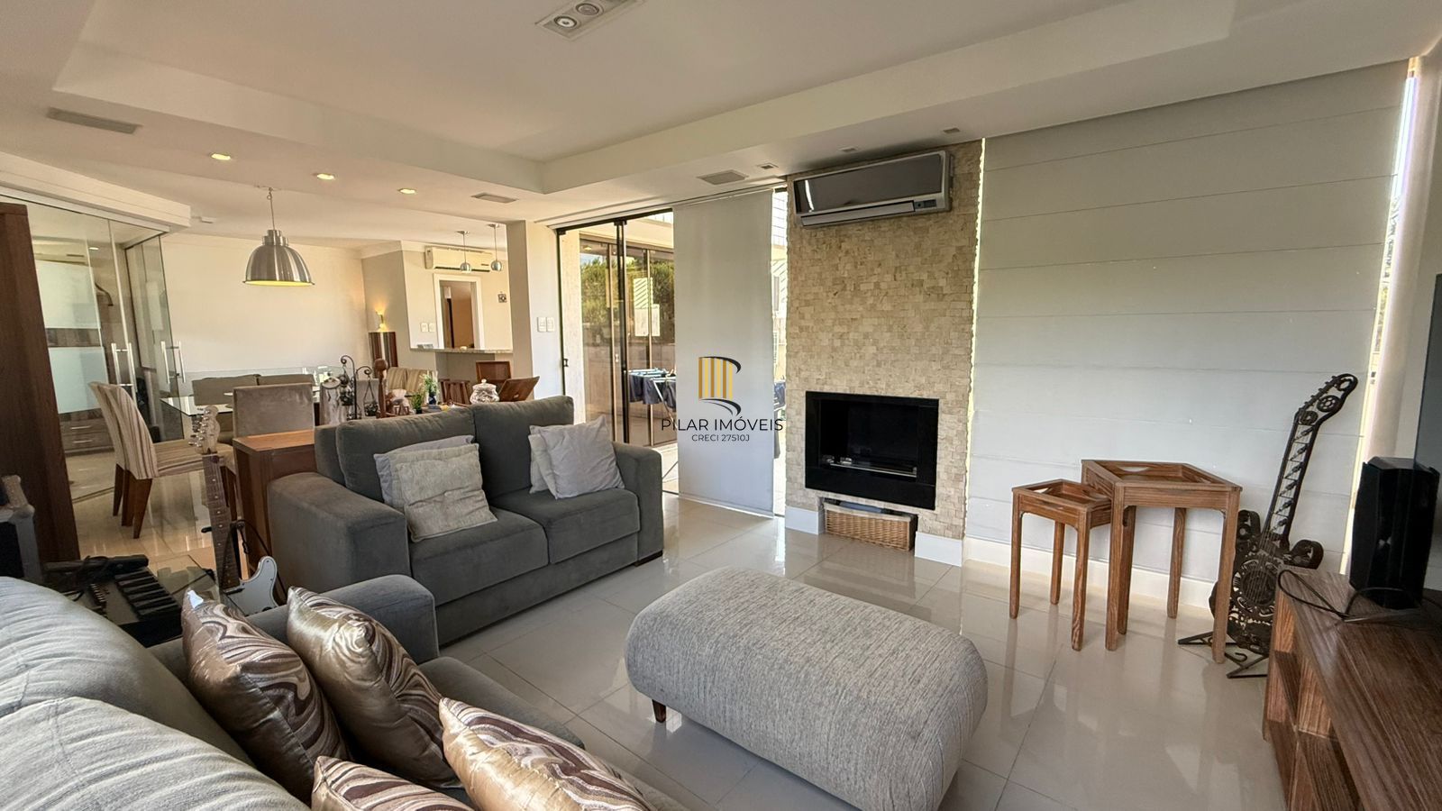 COBERTURA À VENDA c/ 168m2, 3 dormitórios, 1 suíte, 2 vagas de garagem, Passo da Areia, Porto Alegre !!