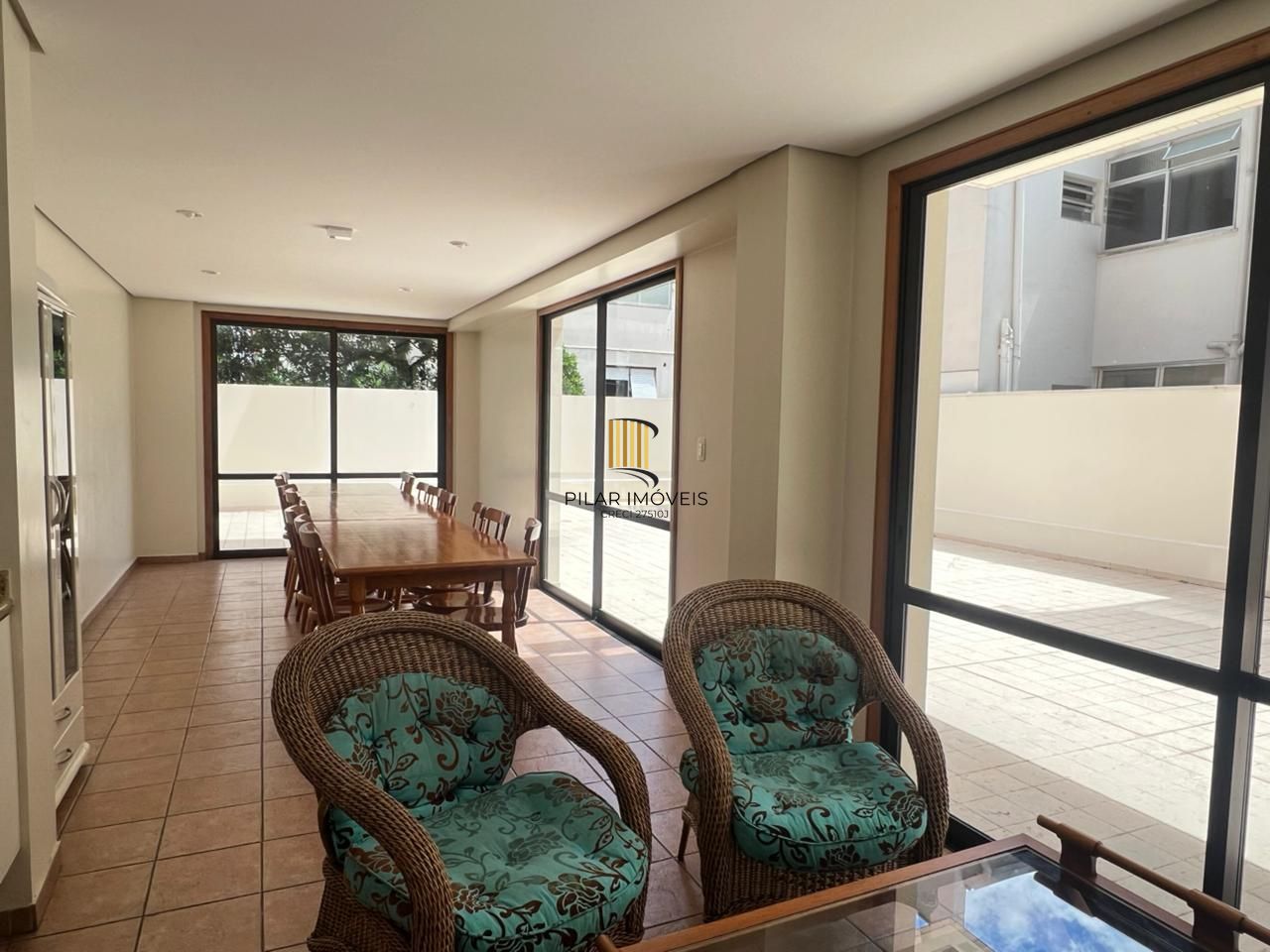 Apartamento a venda de 105 m2 2 dormitórios sendo 1 suíte e 2 vagas individuais no bairro Petrópolis.