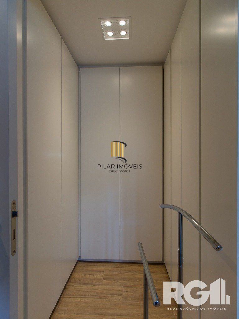 Belíssimo apartamento todo decorado por arquiteto. Apartamento com 170 m2, 3 suítes, sendo 1 suíte máster no bairro Petrópolis.