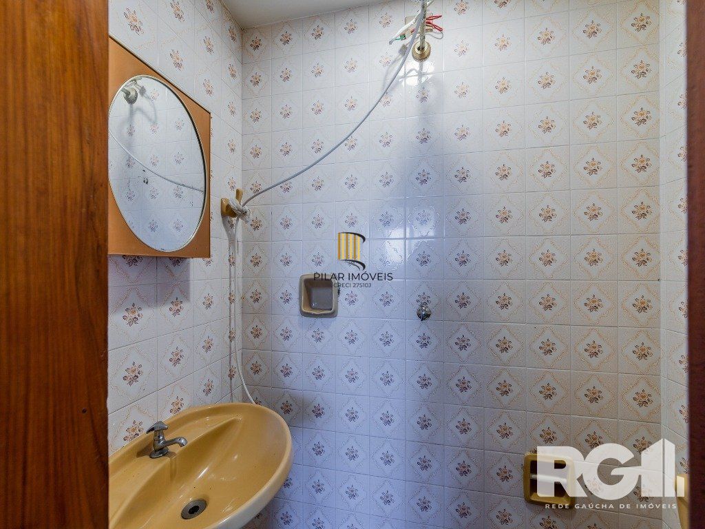 Apartamento clássico no bairro Rio Branco, 3 dormitórios, 1 suíte com closet e 2 vagas.