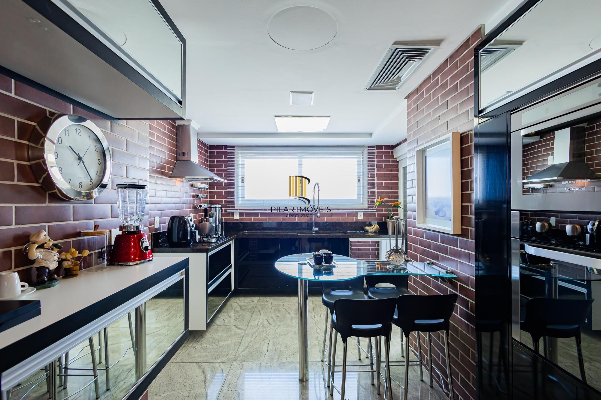 Espetacular apartamento 3 suítes 3 vagas com infra completa no Moinhos de Vento