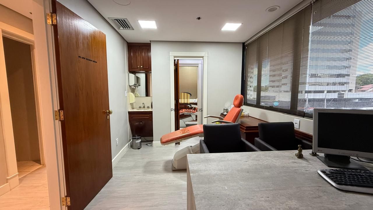 Espetacular Clínica de Cirurgia Médica toda montada à venda na Av. Carlos Gomes em Porto Alegre