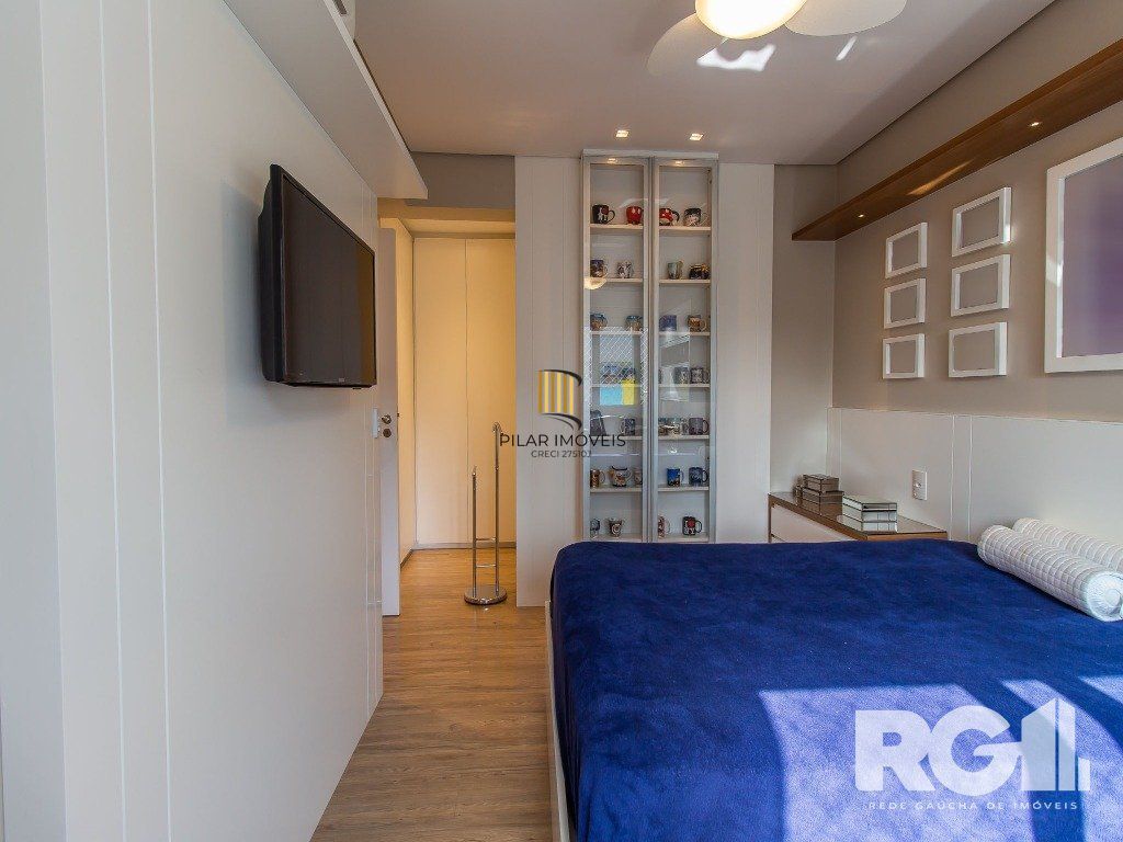 Belíssimo apartamento todo decorado por arquiteto. Apartamento com 170 m2, 3 suítes, sendo 1 suíte máster no bairro Petrópolis.