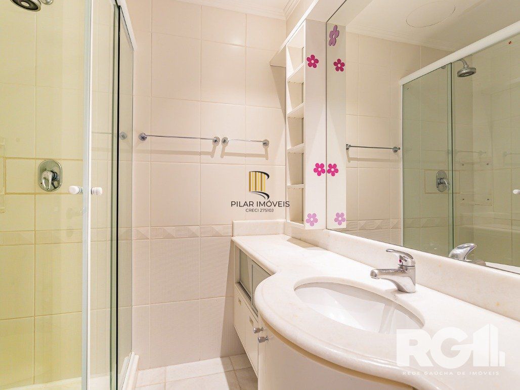 Apartamento semimobiliado, 167 m², 3 suítes e 3 vagas de garagem no bairro Bela Vista.
