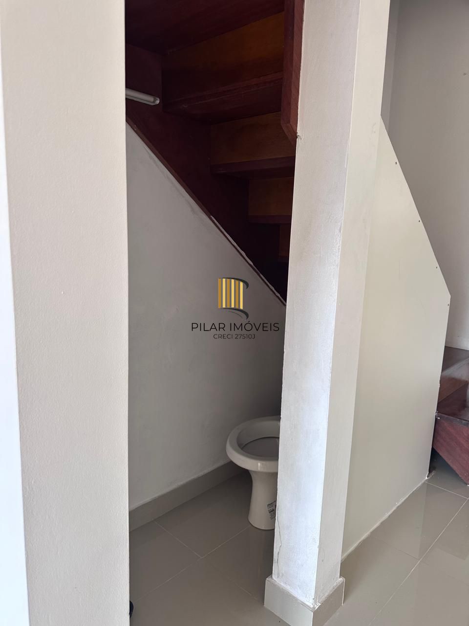 Sobrado localizado no bairro Mato Grande, c/2 dormitórios, living, cozinha e um aconchegante espaço gourmet c/ churrasqueira para reunir familia e amigos.