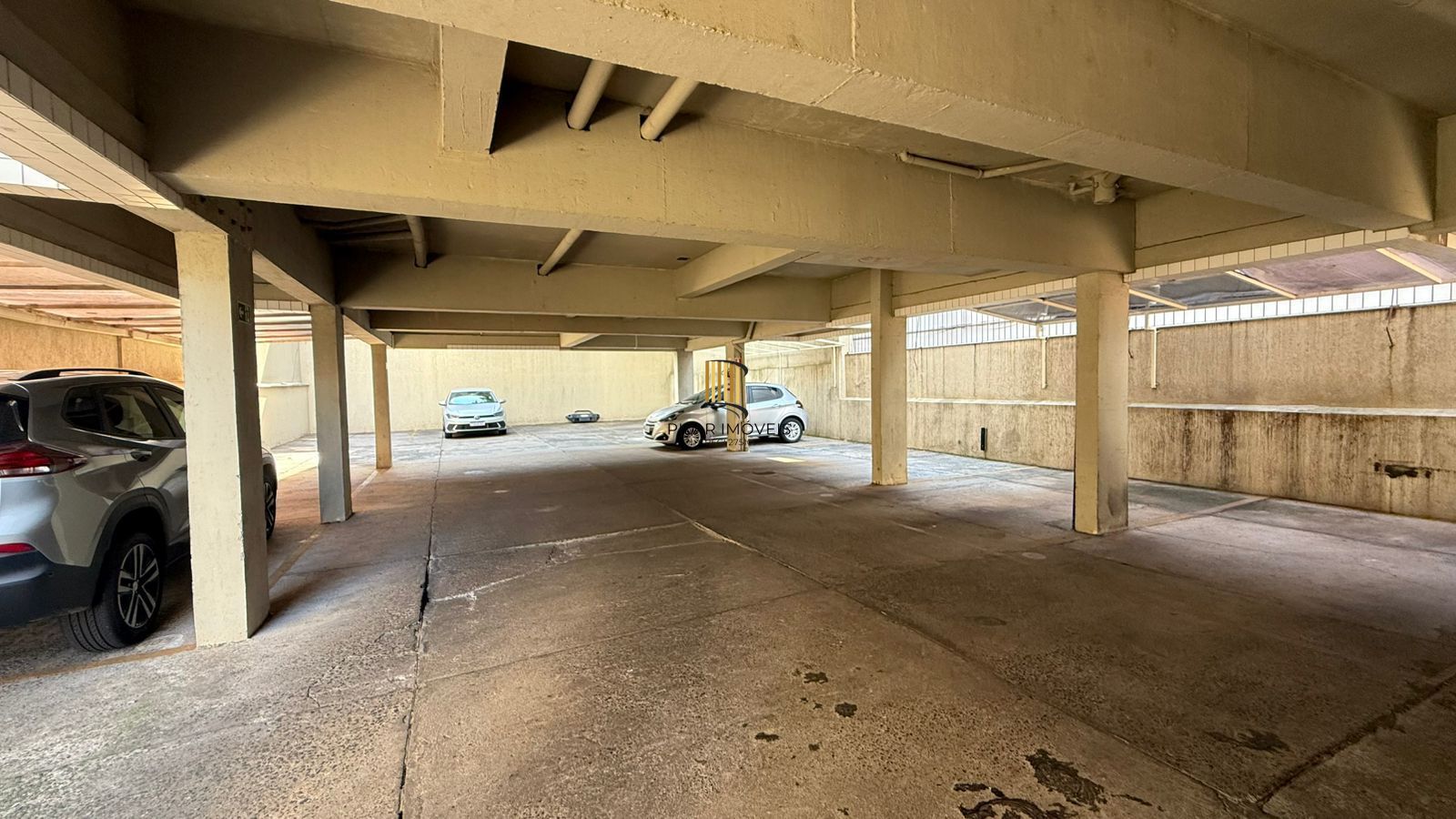 COBERTURA À VENDA c/ 168m2, 3 dormitórios, 1 suíte, 2 vagas de garagem, Passo da Areia, Porto Alegre !!