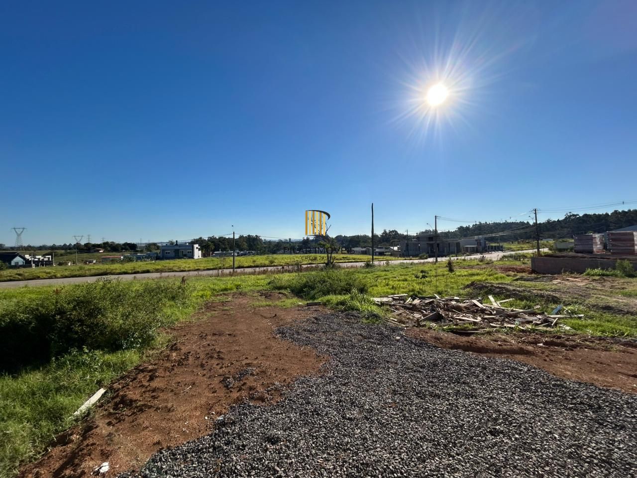 Casa Nova à venda no Loteamento Jardins!! 3 dormitórios,1 suíte, com um lindíssimo pôr do sol, uma casa confortável para a família !!