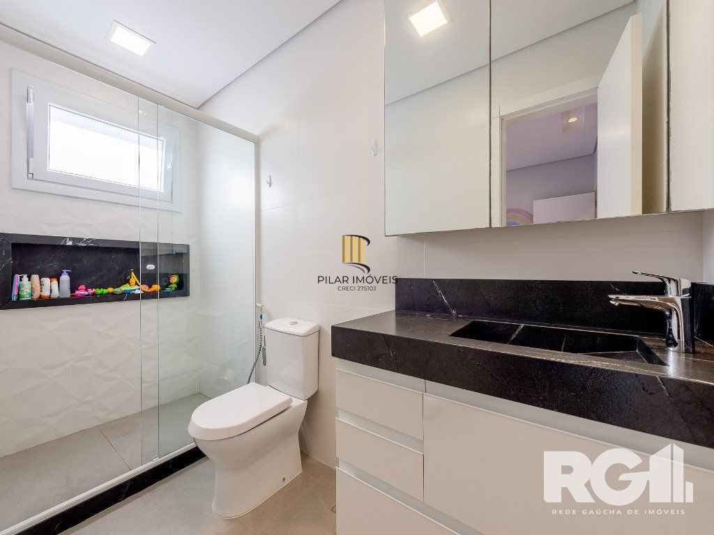 Espetacular casa nova à venda no bairro Três Figueiras!  3 suítes, 3 vagas, Generoso espaço gourmet com vista para a varanda, bem ensolarado.