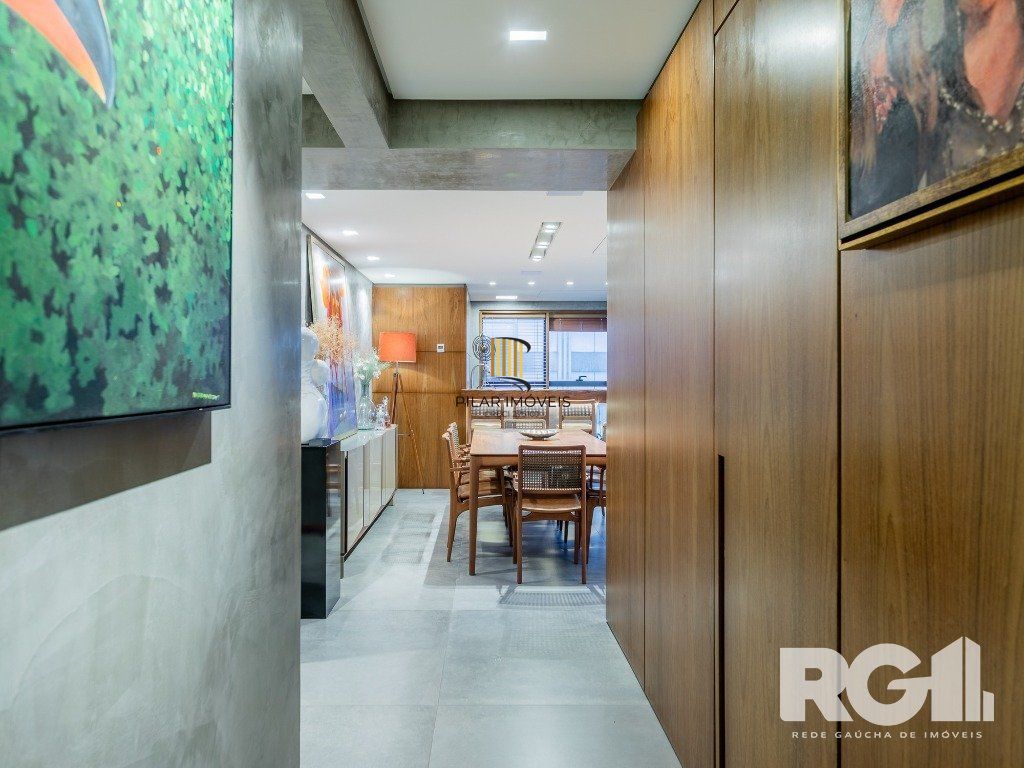 Belíssimo apartamento no Glass Aurélio andar alto,  Living com pé direito duplo,  174m² privativos finamente decorado no Moinhos de Vento
