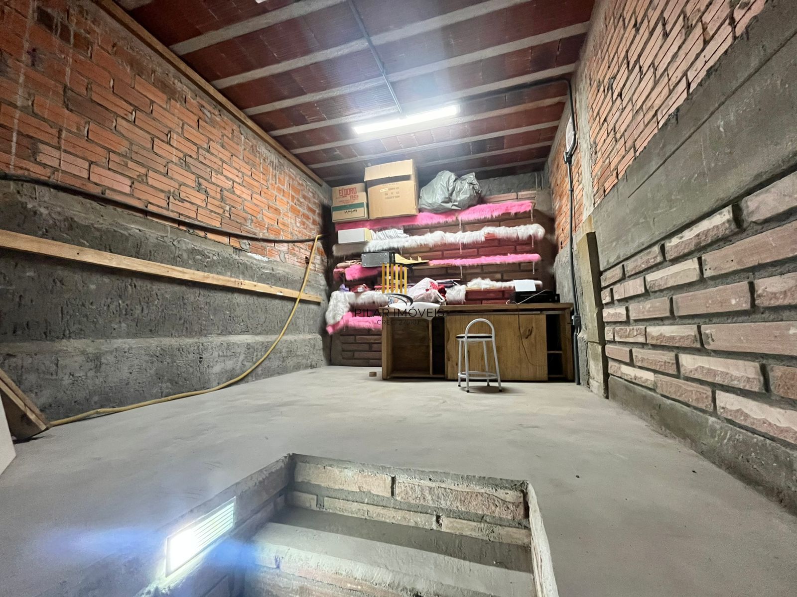 Sobrado com 133 m2, 3 dormitórios e 2 vagas, semimobiliado a venda em Nova Santa Rita.
