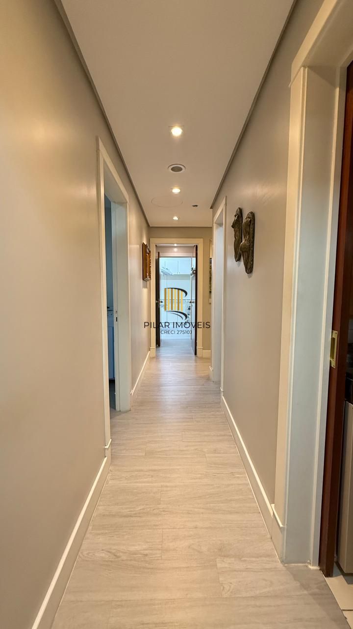 Espetacular Clínica de Cirurgia Médica toda montada à venda na Av. Carlos Gomes em Porto Alegre