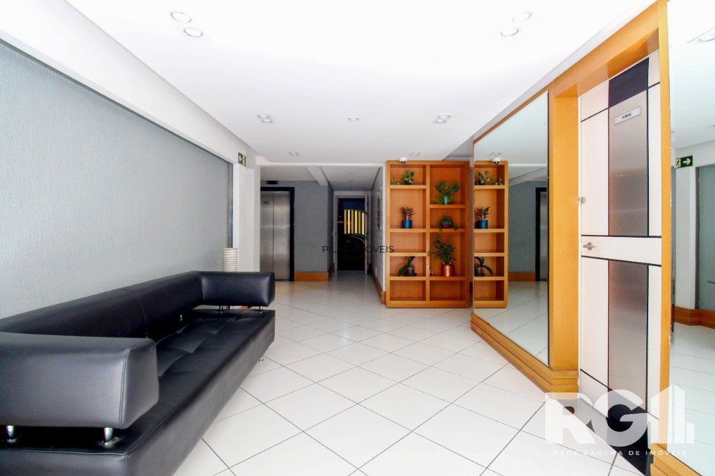 Apartamento de 1 dormitório com suíte americana, 1 vaga de garagem coberta Mobiliado e decorado.