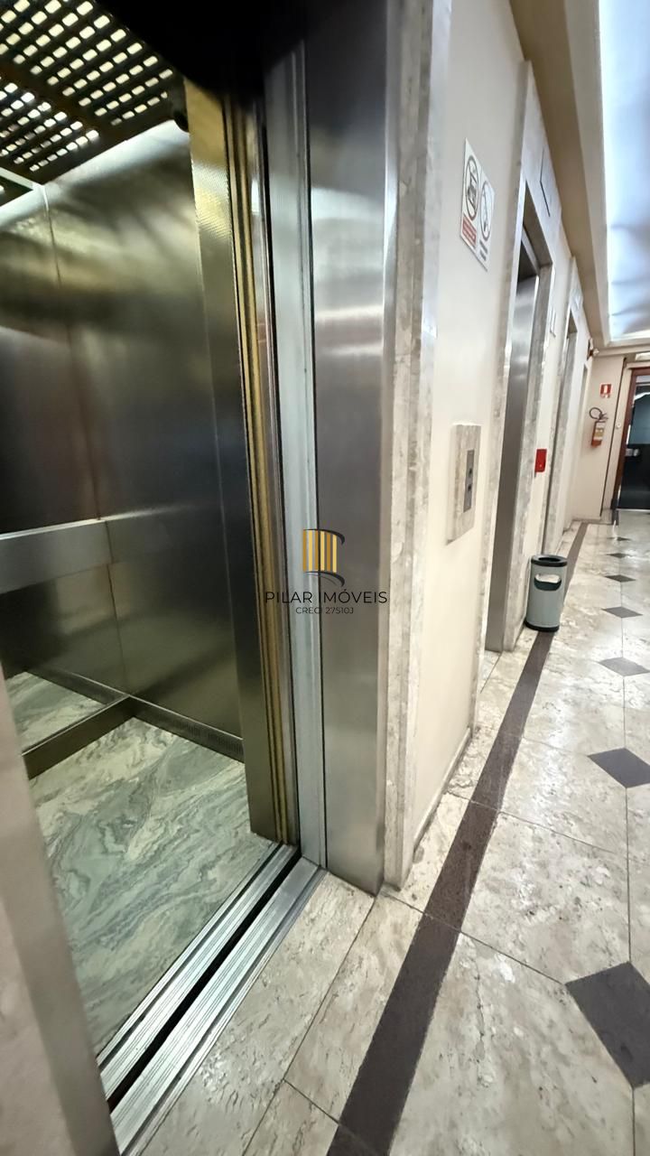 Espetacular Clínica de Cirurgia Médica toda montada à venda na Av. Carlos Gomes em Porto Alegre