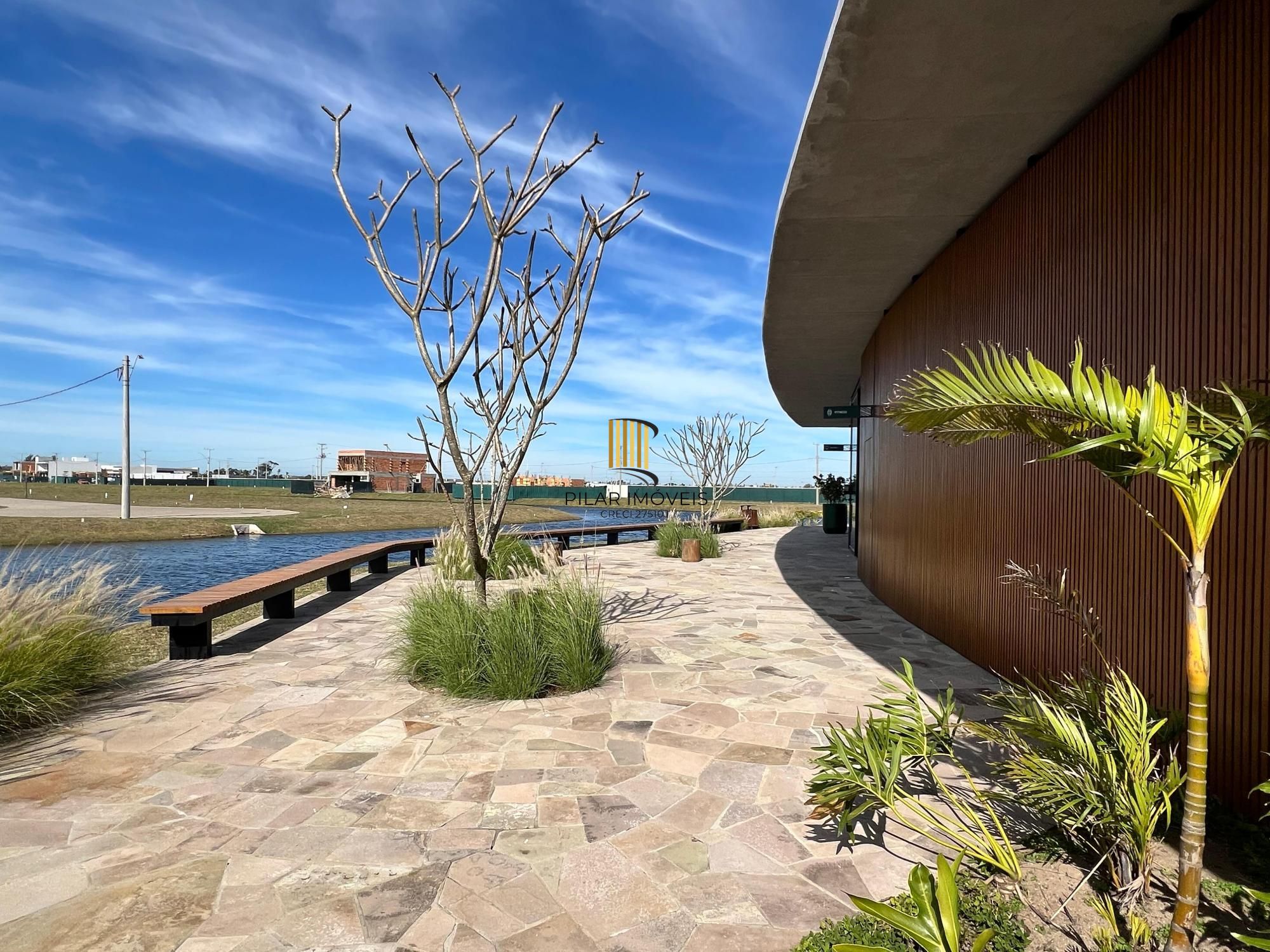 Lote molhado a venda no condomínio Zen Resort Concept.