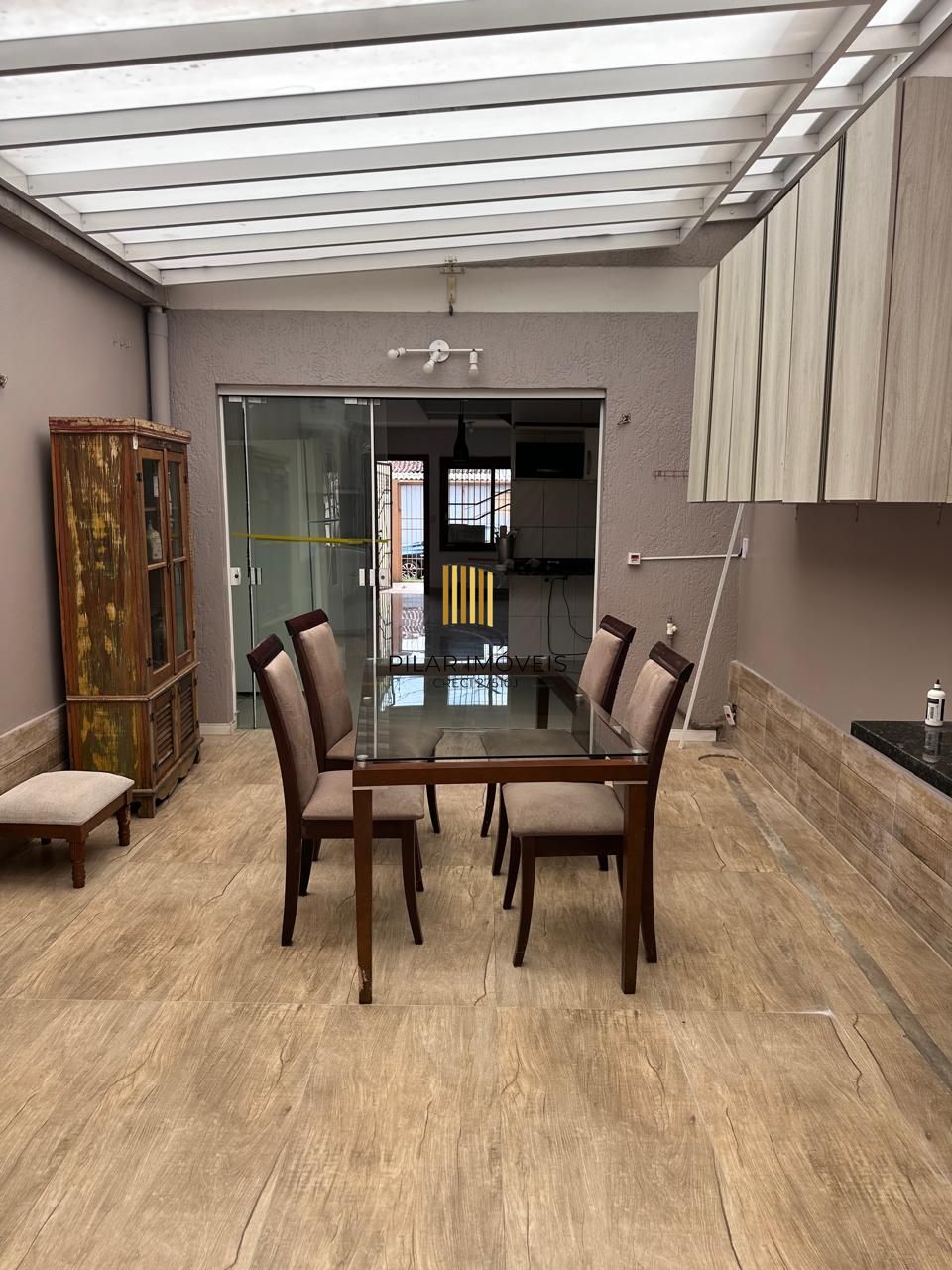Sobrado localizado no bairro Mato Grande, c/2 dormitórios, living, cozinha e um aconchegante espaço gourmet c/ churrasqueira para reunir familia e amigos.