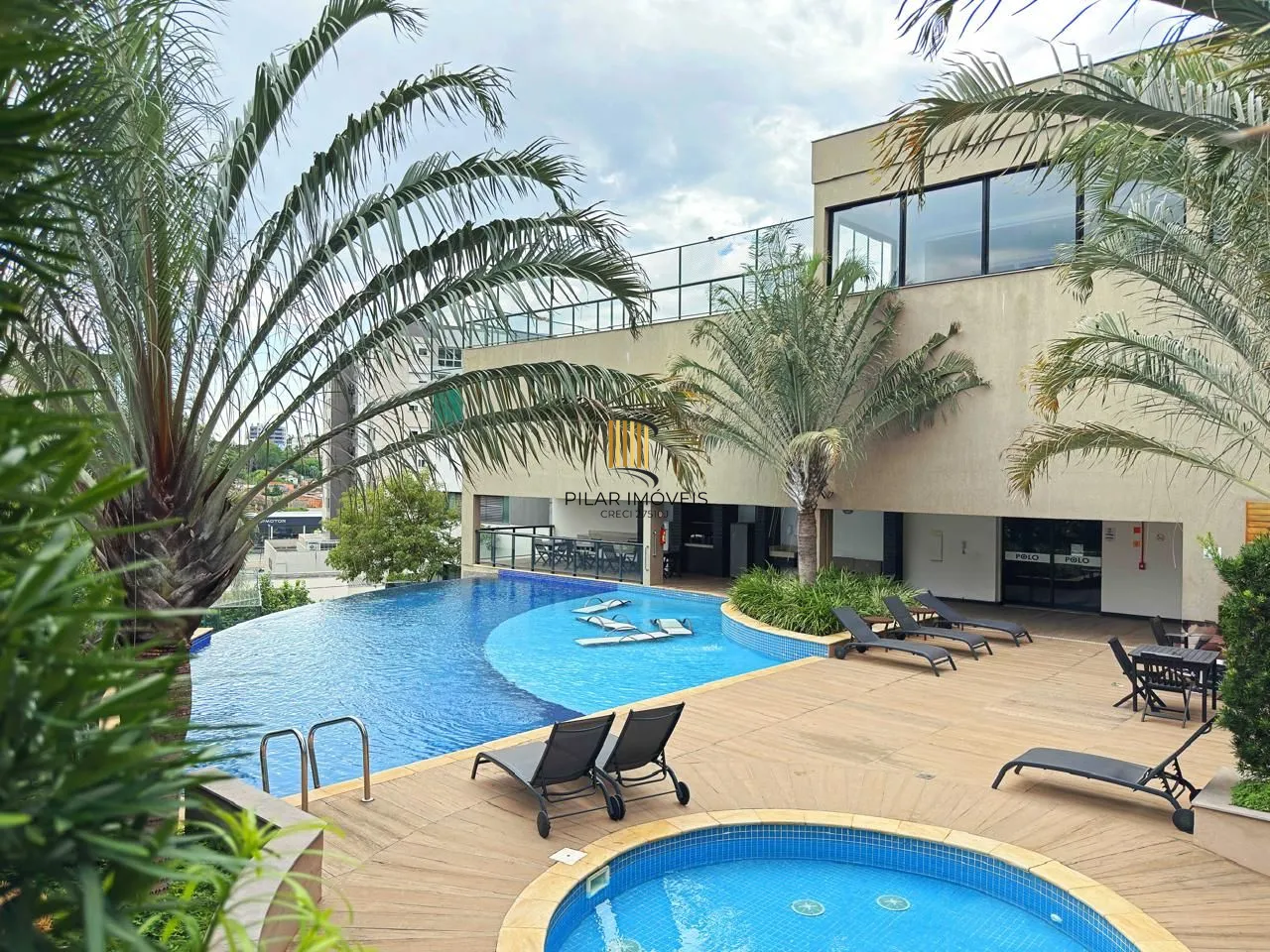 Apartamento de 3 suítes com 3 vagas, 136 m2 próximo ao Shopping Iguatemi.