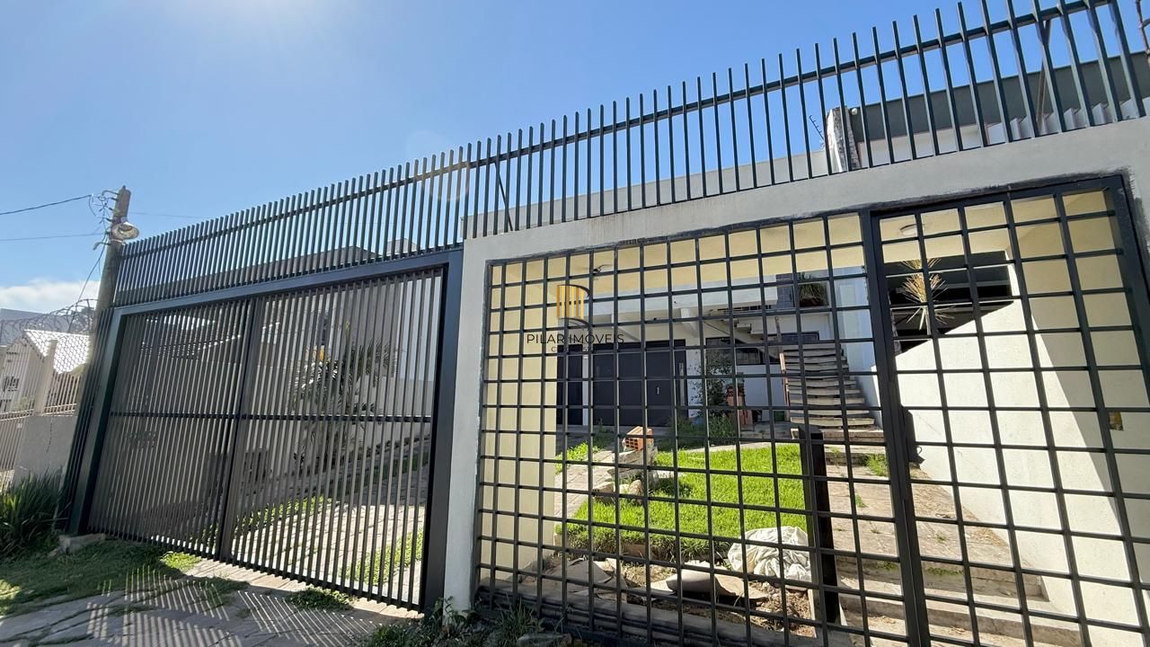 Casa semi reformada com 4 dormitórios e 4 vagas no Chácara das Pedras próx. Joao Wallig.