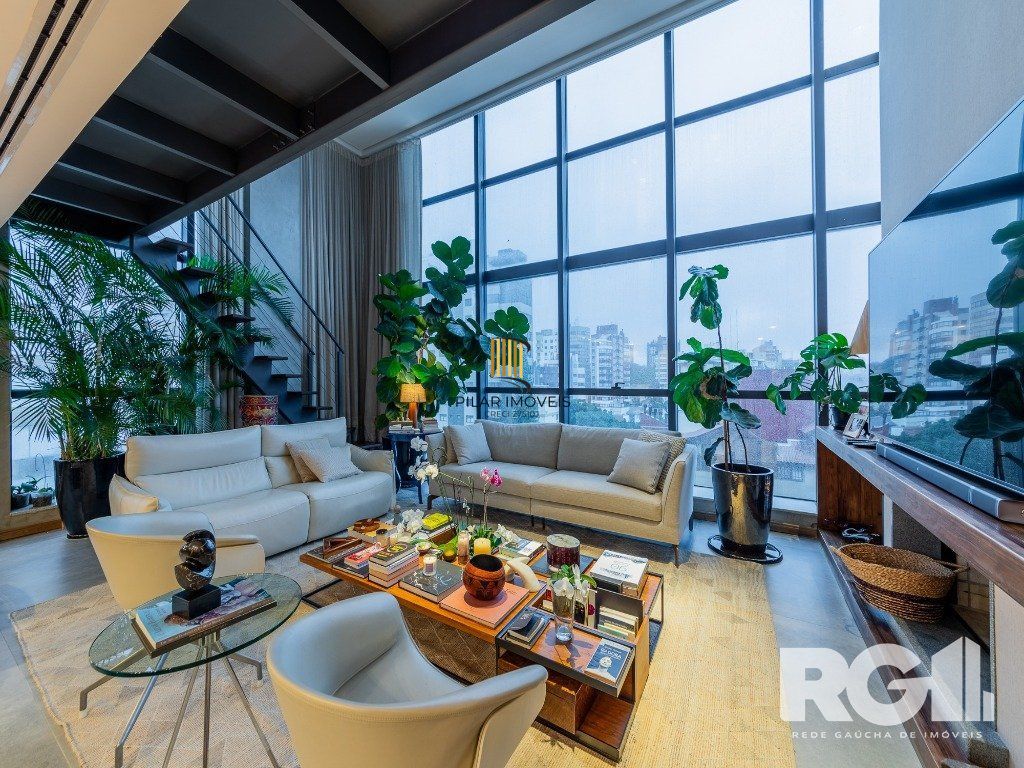 Belíssimo apartamento no Glass Aurélio andar alto,  Living com pé direito duplo,  174m² privativos finamente decorado no Moinhos de Vento - Pilar Imóveis