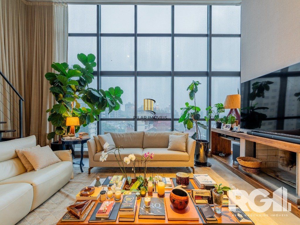 Belíssimo apartamento no Glass Aurélio andar alto,  Living com pé direito duplo,  174m² privativos finamente decorado no Moinhos de Vento