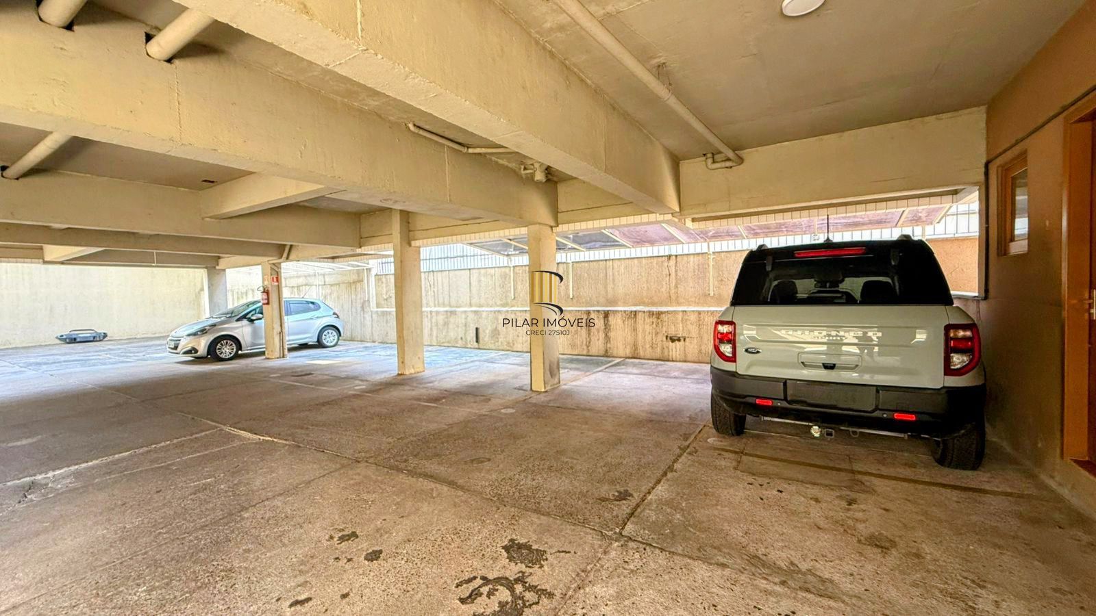 COBERTURA À VENDA c/ 168m2, 3 dormitórios, 1 suíte, 2 vagas de garagem, Passo da Areia, Porto Alegre !!