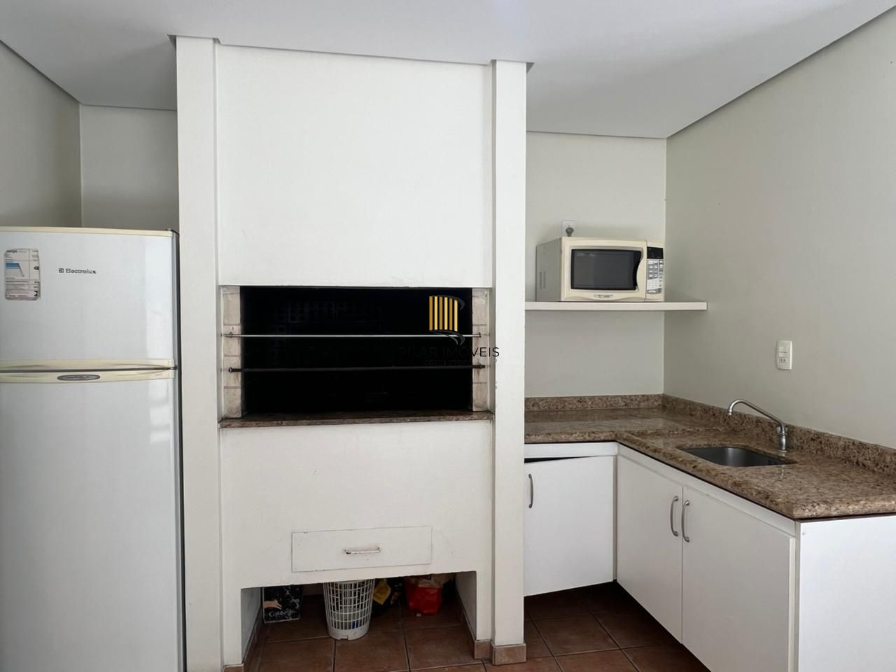 Apartamento a venda de 105 m2 2 dormitórios sendo 1 suíte e 2 vagas individuais no bairro Petrópolis.