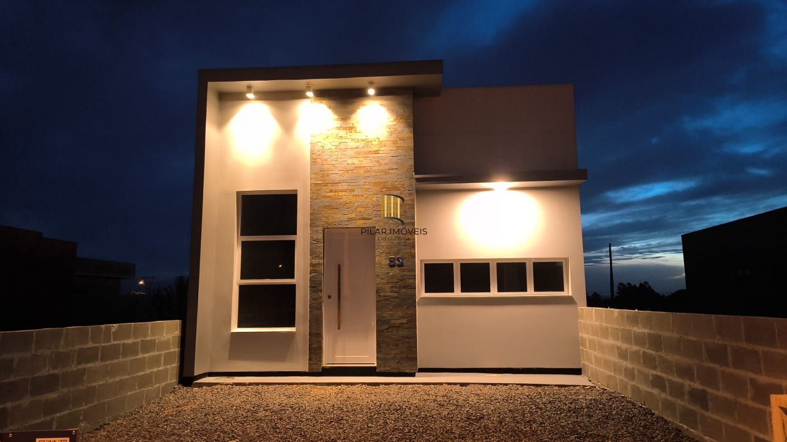 Casa Nova à venda no Loteamento Jardins!! 3 dormitórios,1 suíte, com um lindíssimo pôr do sol, uma casa confortável para a família !!