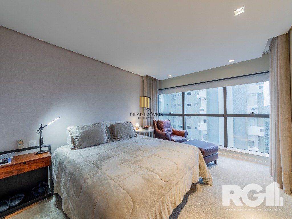 Belíssimo apartamento no Glass Aurélio andar alto,  Living com pé direito duplo,  174m² privativos finamente decorado no Moinhos de Vento