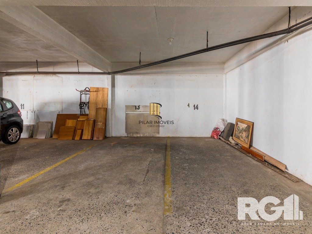 Apartamento clássico no bairro Rio Branco, 3 dormitórios, 1 suíte com closet e 2 vagas.