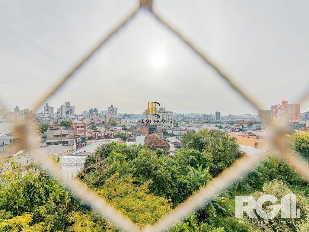 Apartamento de 65 m2 com 3 dormitórios sendo 1 suíte e 1 vaga no bairro Azenha.