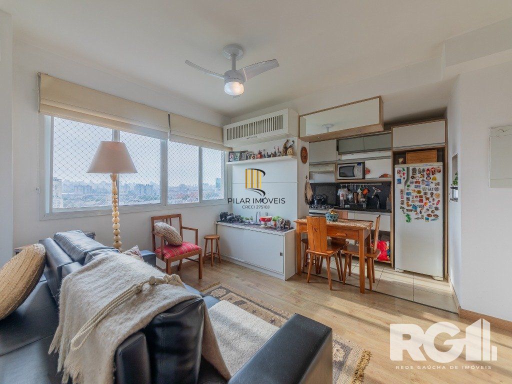 Apartamento de 65 m2 com 3 dormitórios sendo 1 suíte e 1 vaga no bairro Azenha.