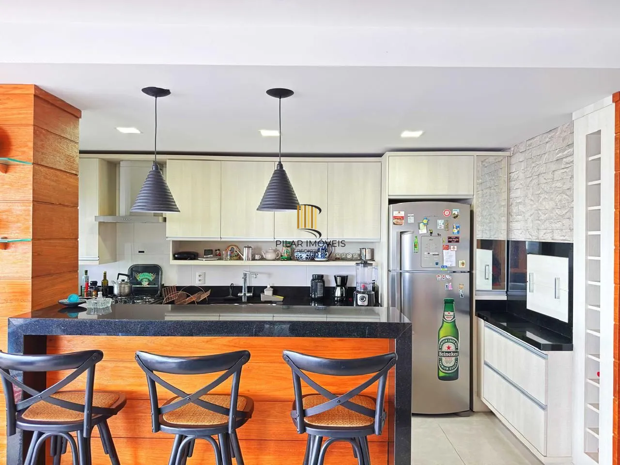 Apartamento de 3 suítes com 3 vagas, 136 m2 próximo ao Shopping Iguatemi.