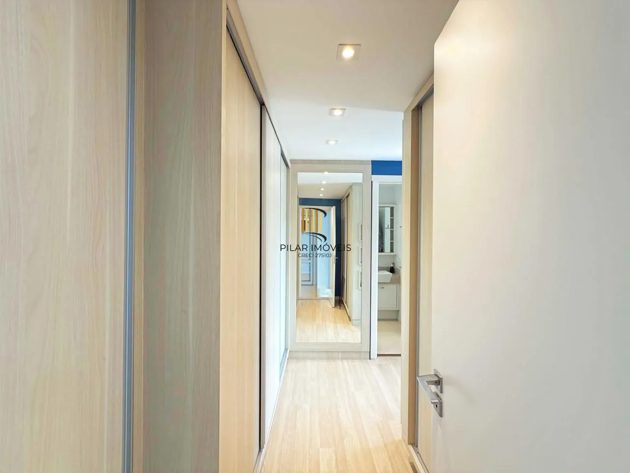 Apartamento de 3 suítes com 3 vagas, 136 m2 próximo ao Shopping Iguatemi.