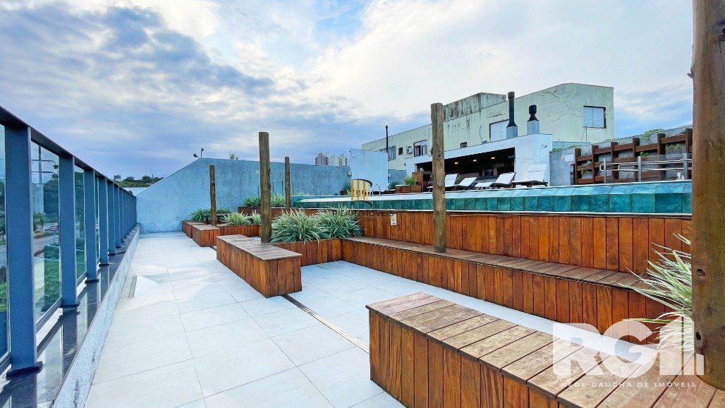 Apartamento de 72 m2 para alugar com 1 suíte, banheiro social com depósito e 2 vagas, finamente mobiliado e decorado.