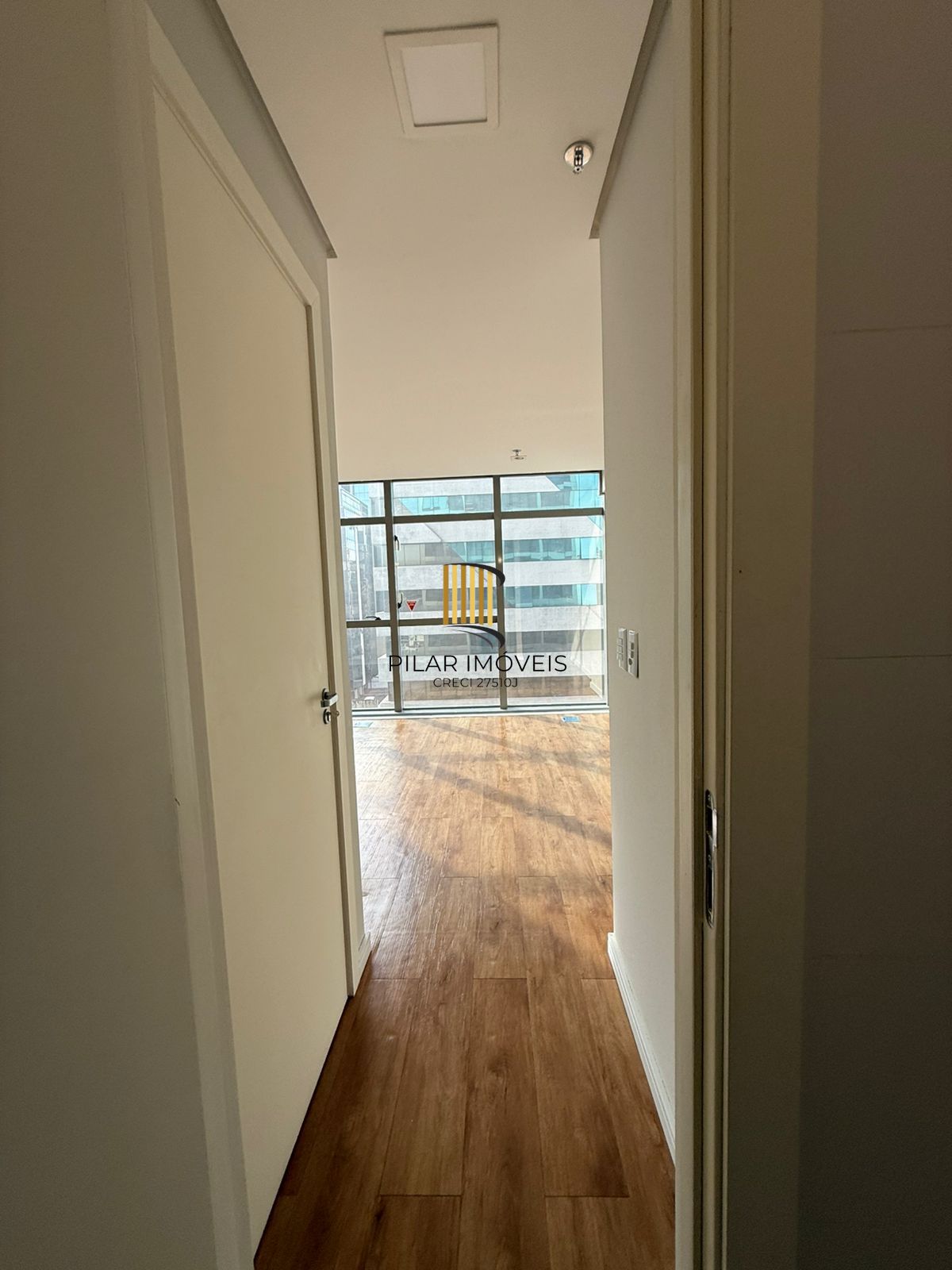 Sala comercial c/garagem coberta e depósito no Moinhos Chroma