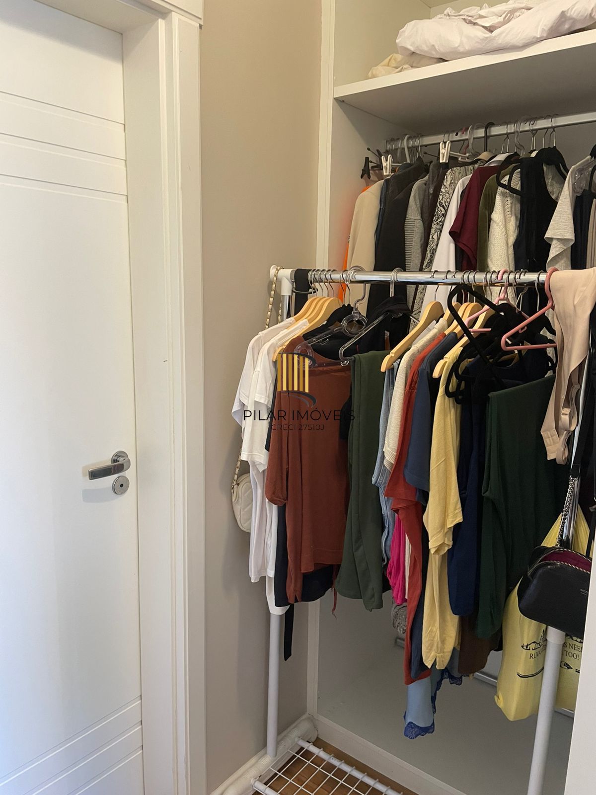 Apartamento à VENDA, com ótima planta de 137 m² privativos, 3 SUÍTES, 2 vagas, em um condominio com INFRAESTRUTURA DE RESORT, bairro RIO BRANCO.